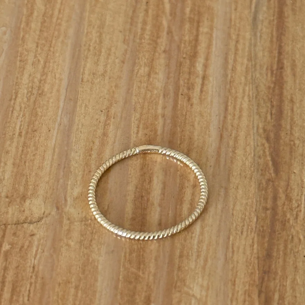 Mejuri 10k Solid Yellow Gold Twist Ring - Size 5